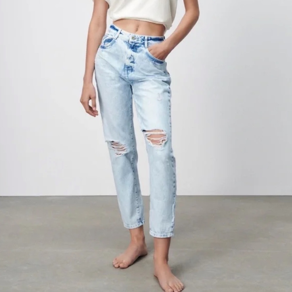 Zara woman’s Ripped acid wash high rise mom fit denim jeans pants size 4